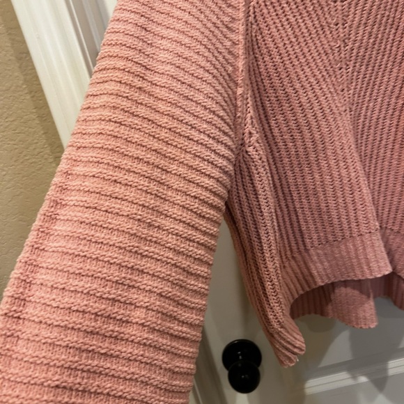 Pink Sweater Size Large. Like new condition, soft, comfortable and flattering. - Picture 2 of 6